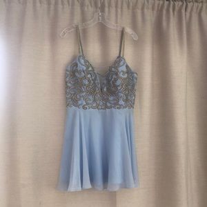 Ed Young size XXL dress. It’s light blue.